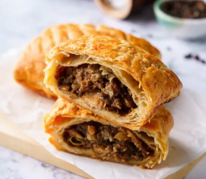 BLACKPEPPER CHICKEN PUFF