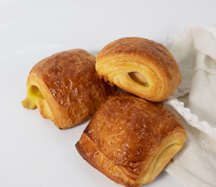 CHICKEN SAUSAGE ROLL